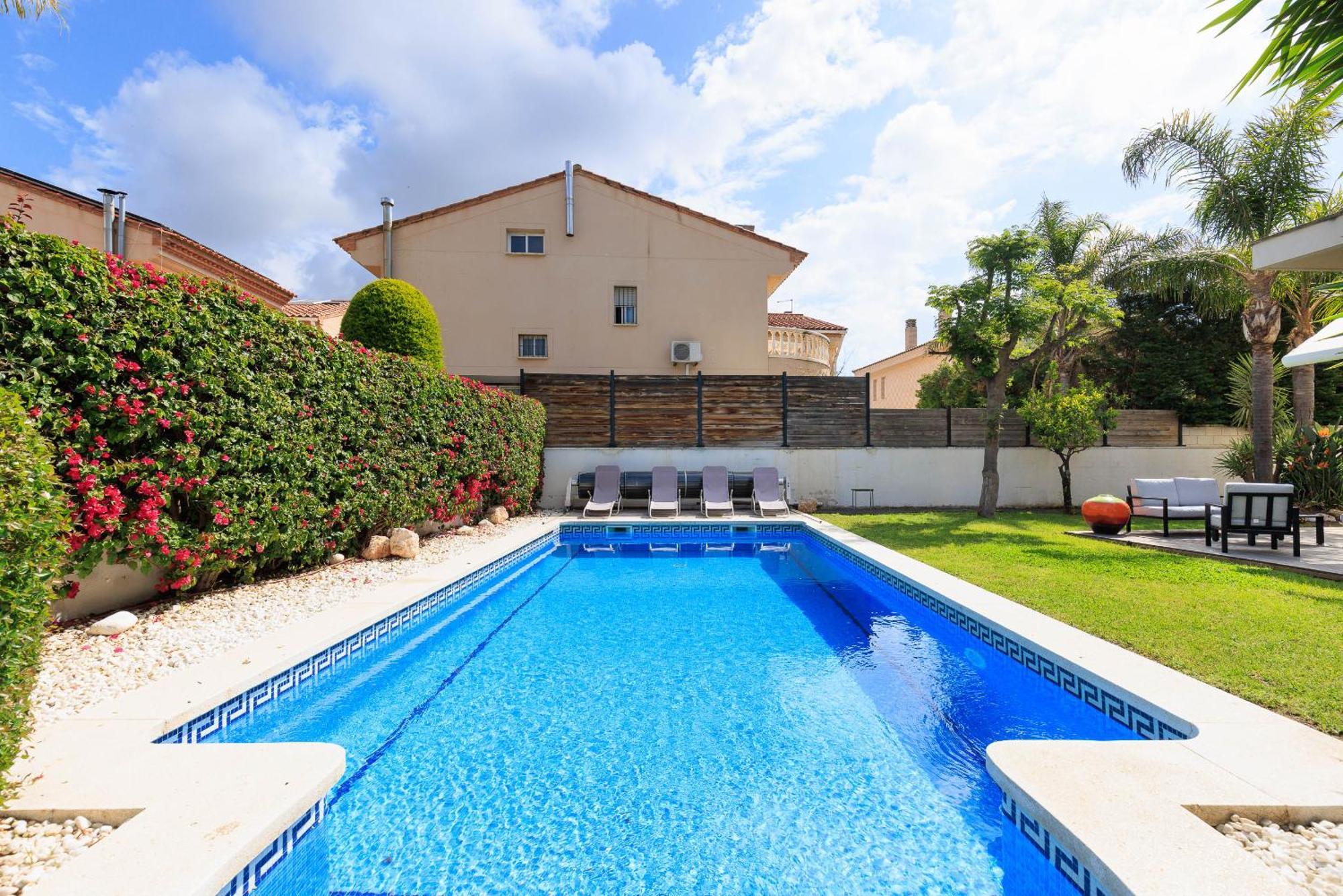 Martorell Planet Costa Dorada Cambrils Exterior photo
