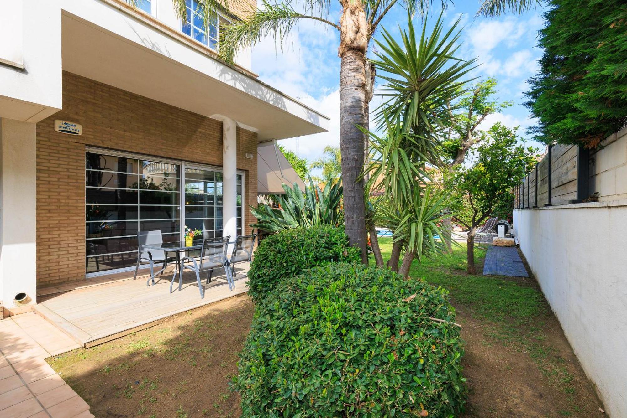 Martorell Planet Costa Dorada Cambrils Exterior photo