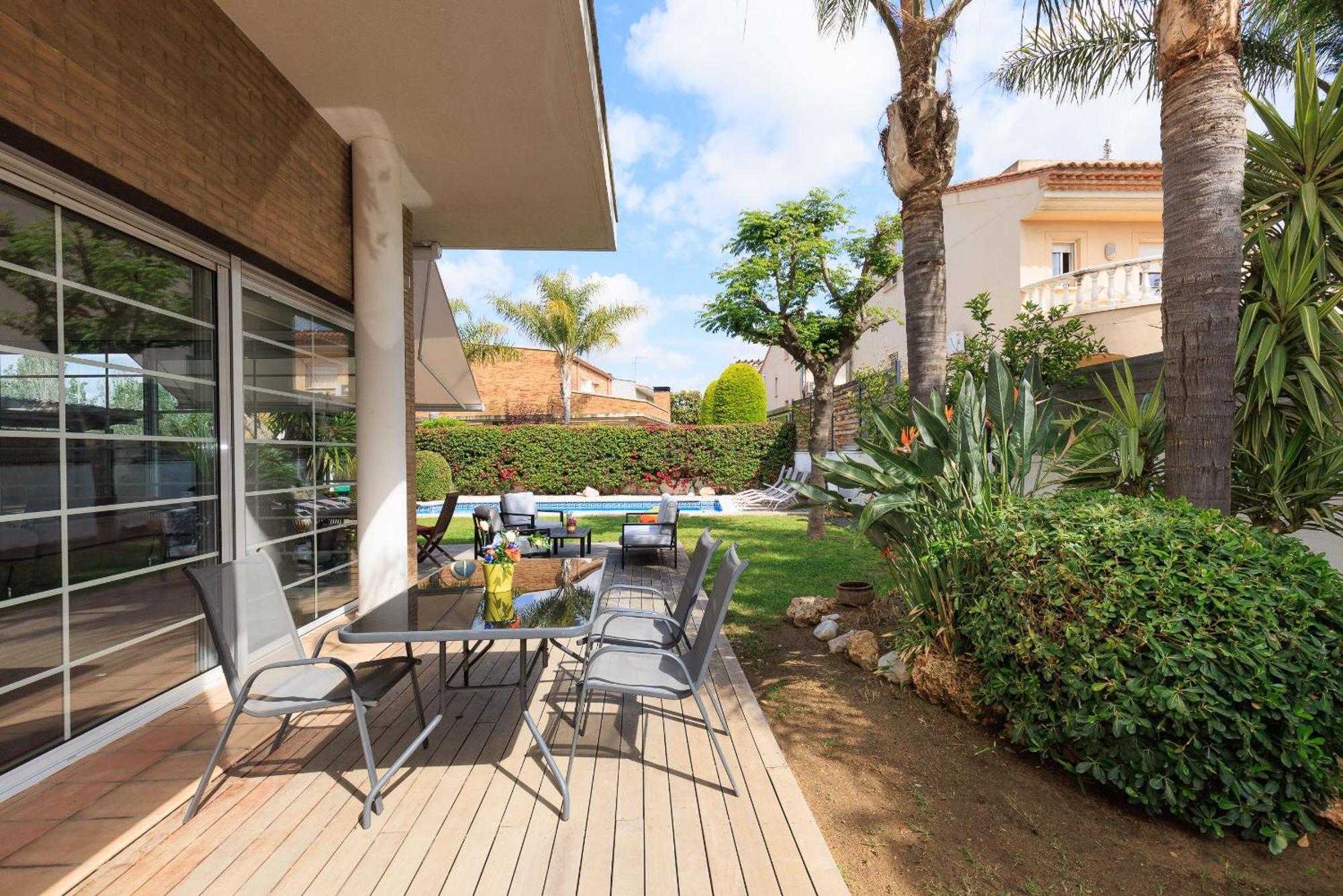 Martorell Planet Costa Dorada Cambrils Exterior photo
